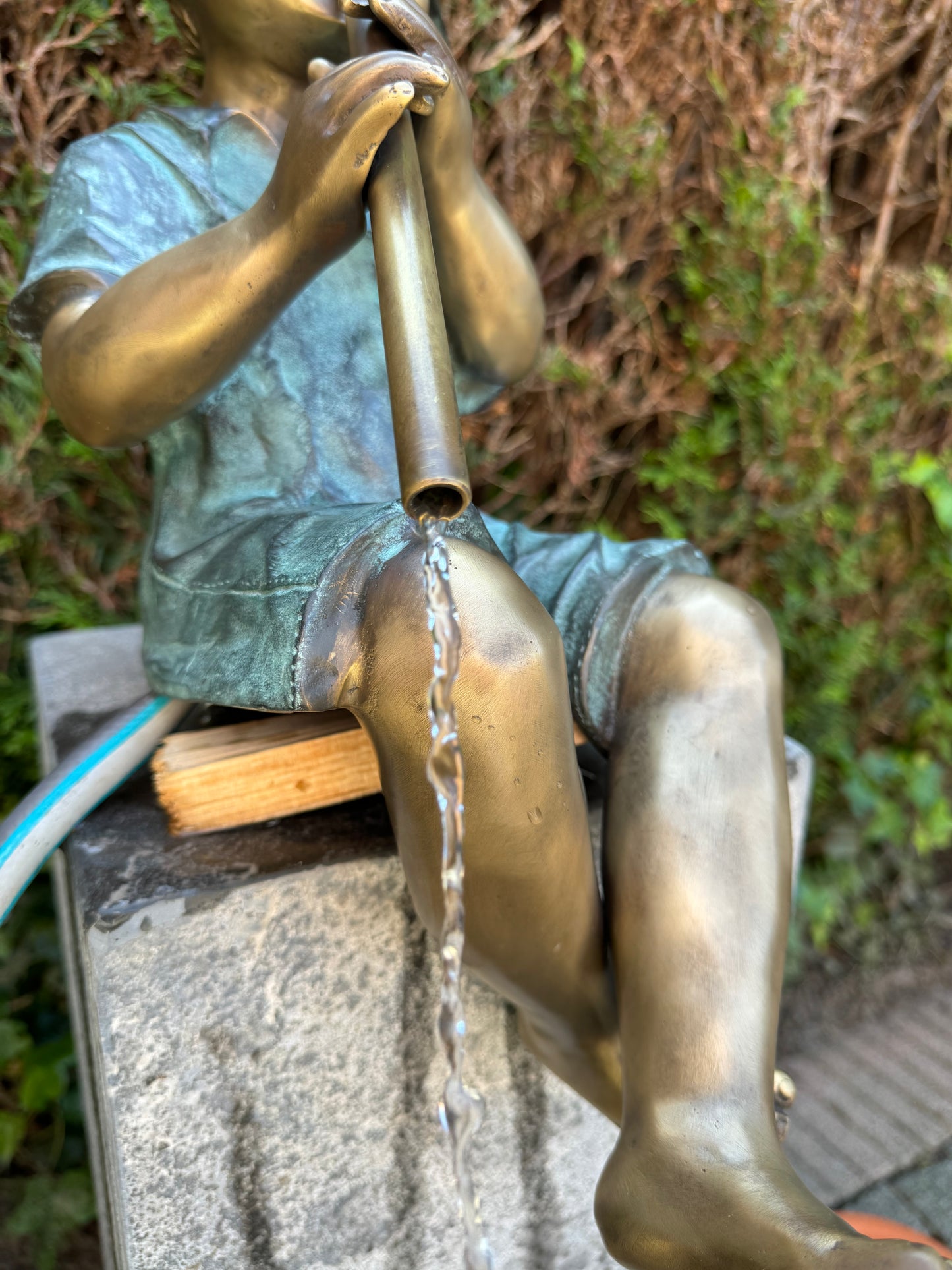 Menino de bronze com flauta - Fonte - Decoração de jardim