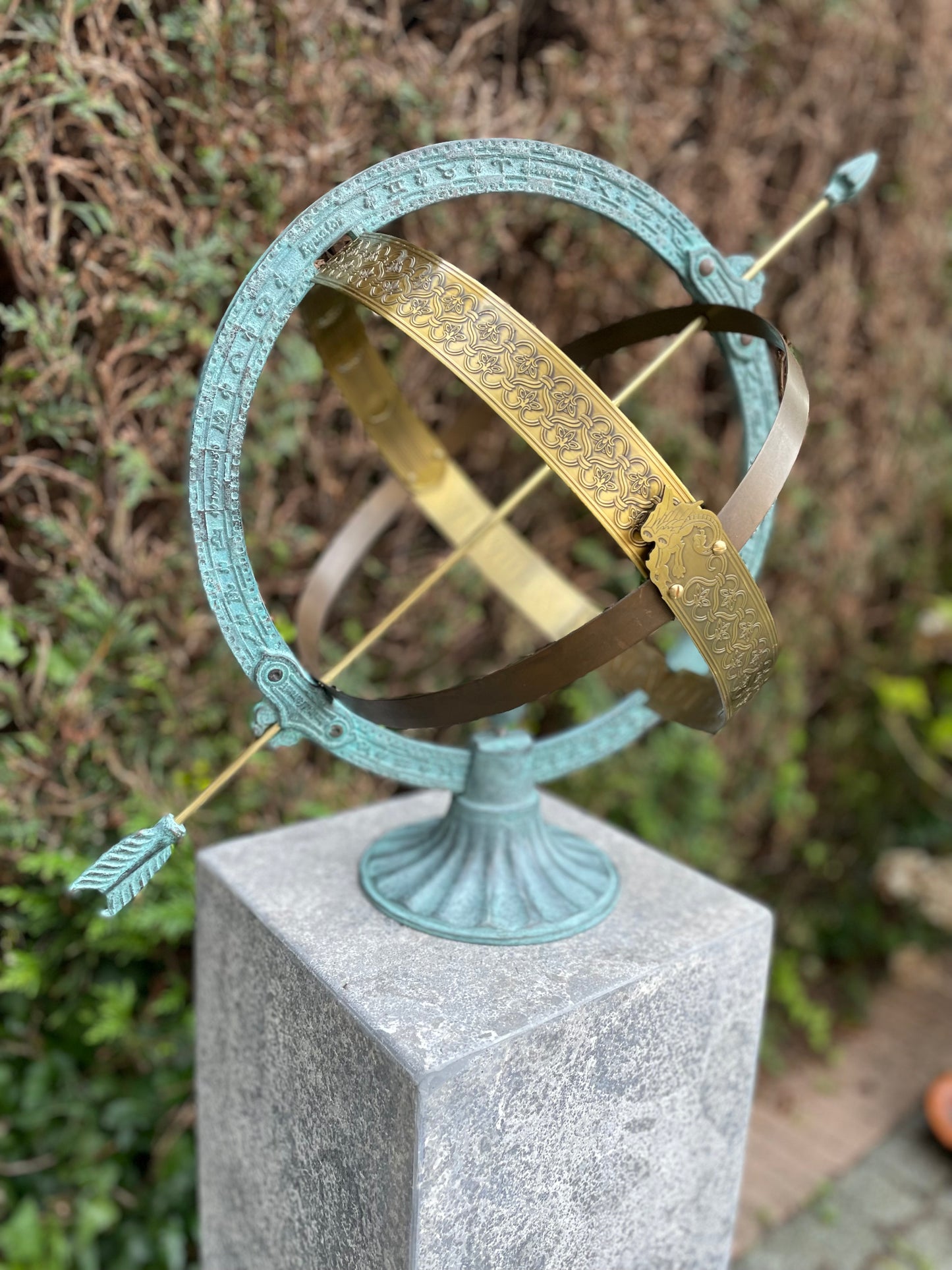 Relógio de sol de bronze - Estátuas de jardim - Estátua de bronze - Decoração de jardim - 45x33x42cm