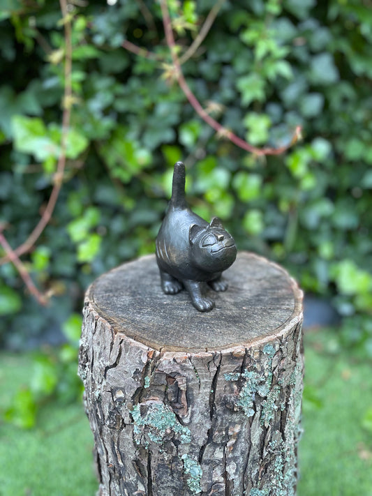 Modern bronze kitten. 14x7x10cm